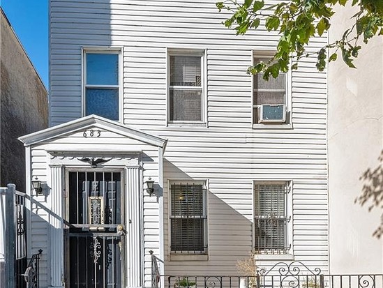 Single-family for Sale Van Nest, Bronx