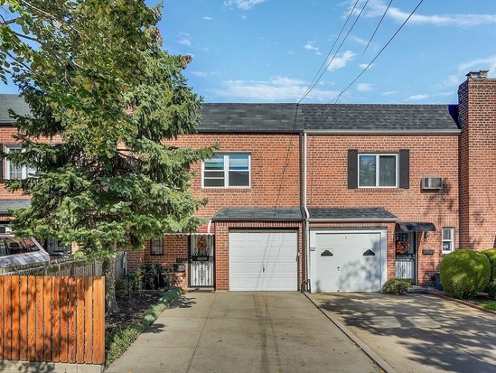 Single-family for Sale Maspeth, Queens