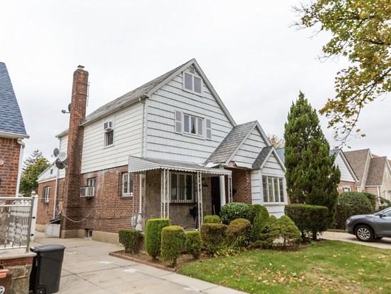 Single-family for Sale Fresh Meadows, Queens