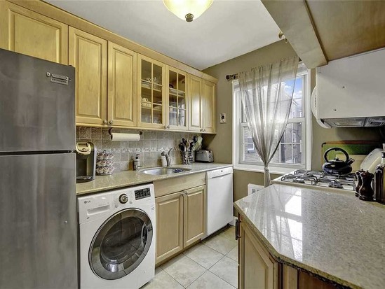 Condo for Sale Oakland Gardens, Queens