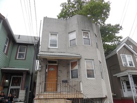 Home for Pre-foreclosure / auction Stapleton, Staten Island