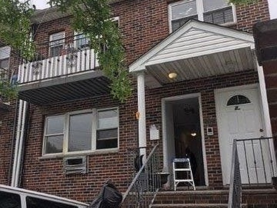 Single-family for Pre-foreclosure / auction Maspeth, Queens