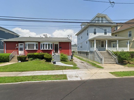 Single-family for Pre-foreclosure Arverne, Queens