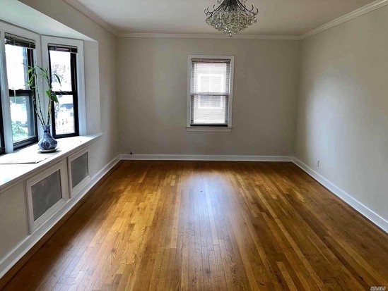 Single-family for Sale Fresh Meadows, Queens