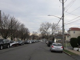 Home for Pre-foreclosure / auction Dongan Hills, Staten Island