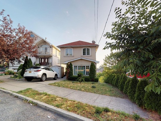 Single-family for Sale Arrochar, Staten Island