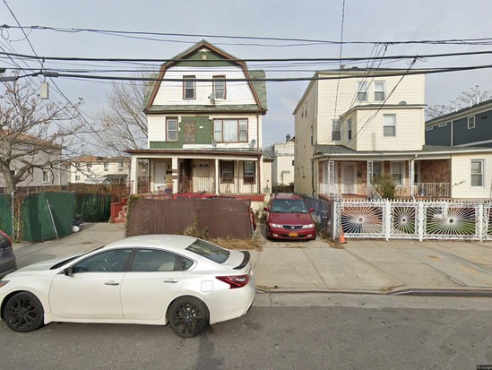 Multi-family for Pre-foreclosure / auction Arverne, Queens