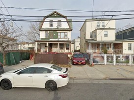 Home for Pre-foreclosure / auction Arverne, Queens