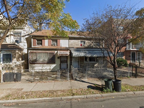 Single-family for Pre-foreclosure East New York, Brooklyn