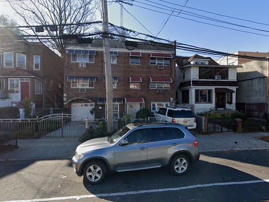 Single-family for Pre-foreclosure / auction Williamsbridge, Bronx