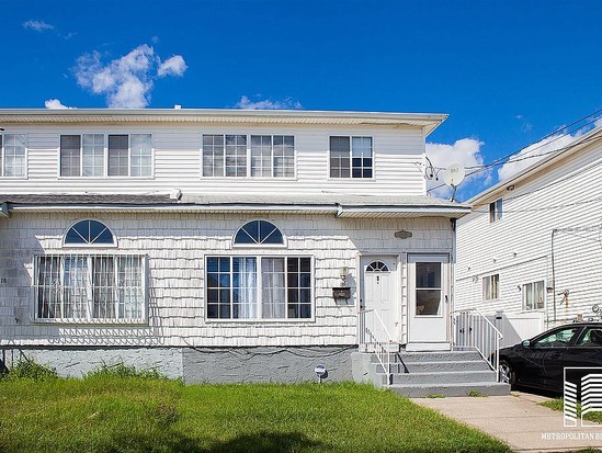 Multi-family for Sale Arverne, Queens