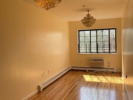 Home for Pre-foreclosure / auction Williamsbridge, Bronx