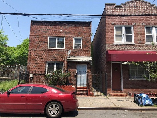 Single-family for Pre-foreclosure / auction East New York, Brooklyn