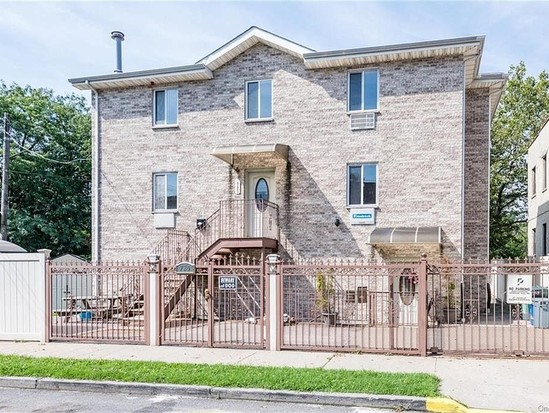 Multi-family for Sale Throggs Neck, Bronx