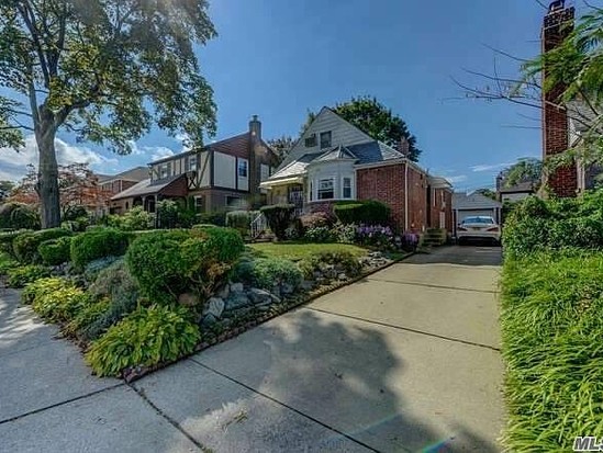 Single-family for Sale Utopia, Queens