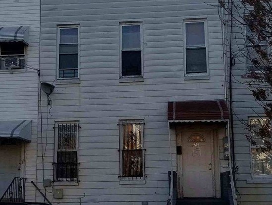 Single-family for Pre-foreclosure / auction East New York, Brooklyn