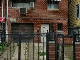 Home for Pre-foreclosure / auction Williamsbridge, Bronx