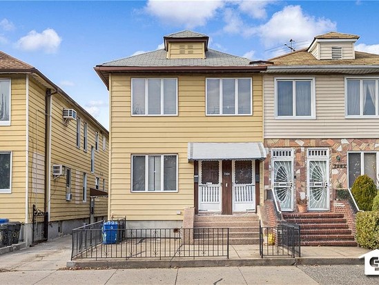 Single-family for Sale Bensonhurst, Brooklyn