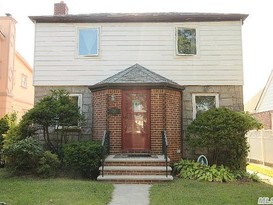 Home for Pre-foreclosure Utopia, Queens