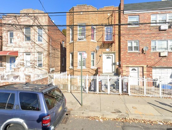 Single-family for Pre-foreclosure / auction Williamsbridge, Bronx