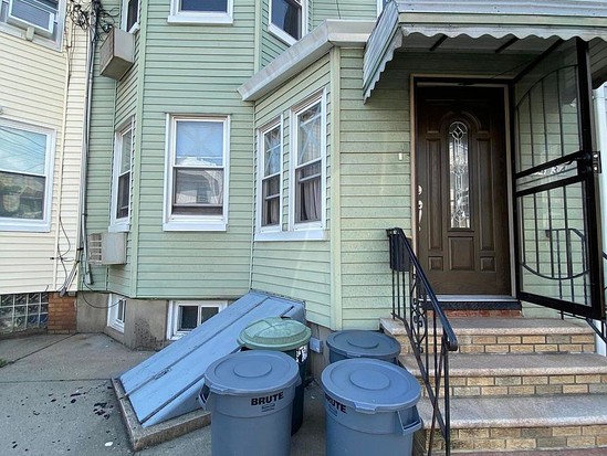 Single-family for Sale Glendale, Queens