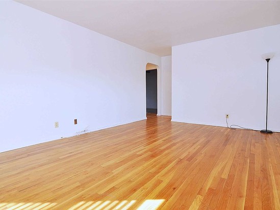 Condo for Sale Oakland Gardens, Queens