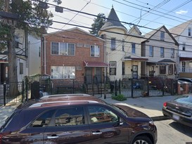 Home for Pre-foreclosure / auction Williamsbridge, Bronx