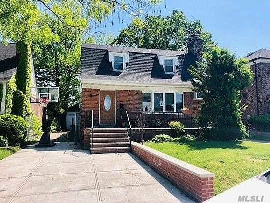 Single-family for Sale Utopia, Queens