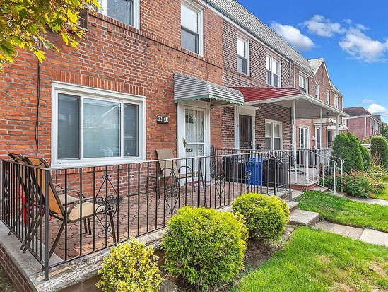 Townhouse for Sale Hillcrest, Queens