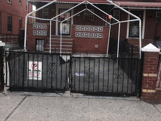 Single-family for Contingent Brownsville, Brooklyn