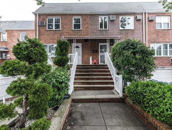 Townhouse for New construction Middle Village, Queens