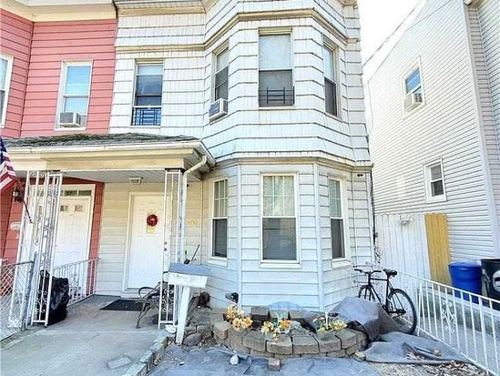 Multi-family for Sale Woodhaven, Queens