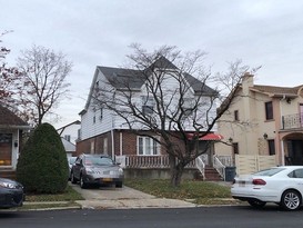 Home for Pre-foreclosure / auction Hillcrest, Queens