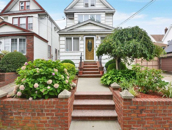 Single-family for Sale Middle Village, Queens