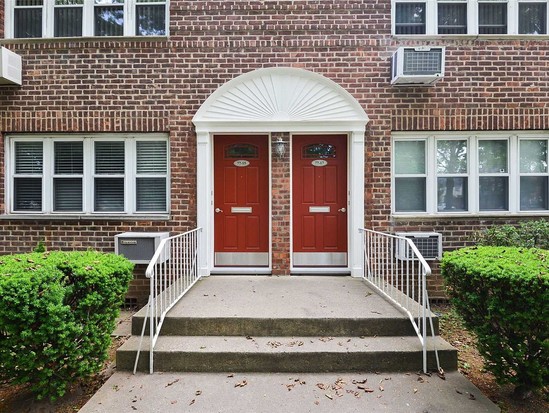 Condo for Sale Oakland Gardens, Queens