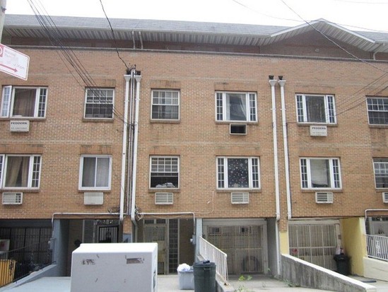 Single-family for Pre-foreclosure / auction East New York, Brooklyn