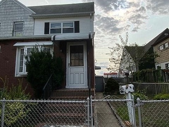 Single-family for Sale Gerritsen Beach, Brooklyn