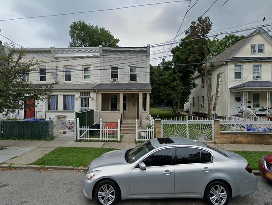 Single-family for Pre-foreclosure West Brighton, Staten Island