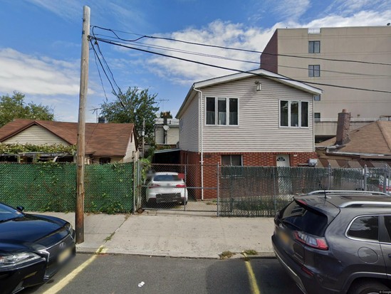 Single-family for Pre-foreclosure / auction Brighton Beach, Brooklyn