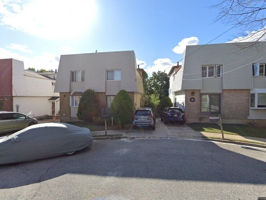 Single-family for Pre-foreclosure Meiers Corners, Staten Island