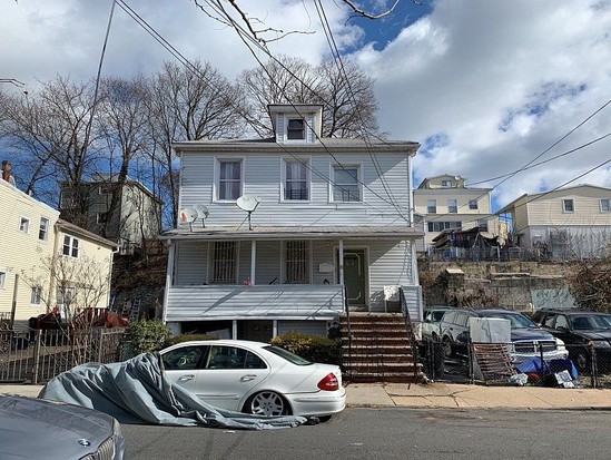 Single-family for Pre-foreclosure / auction Stapleton, Staten Island