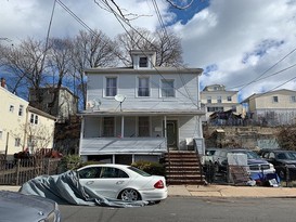 Home for Pre-foreclosure / auction Stapleton, Staten Island