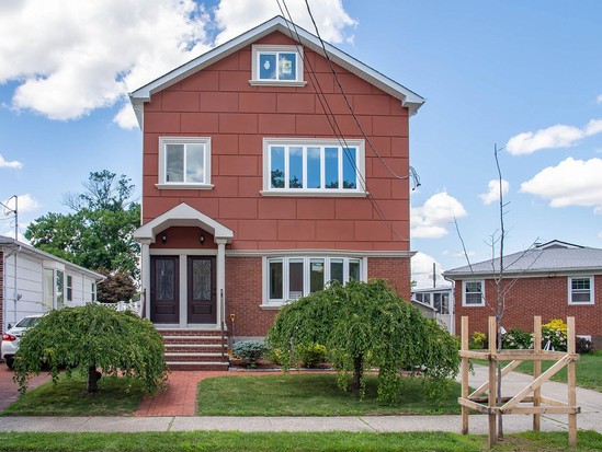 Single-family for Sale Port Richmond, Staten Island