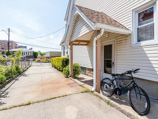 Single-family for Sale Jamaica Hills, Queens