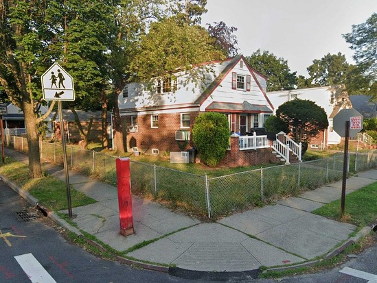 Single-family for Sale Floral Park, Queens