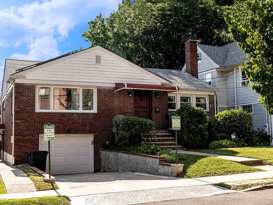 Single-family for Sale West Brighton, Staten Island