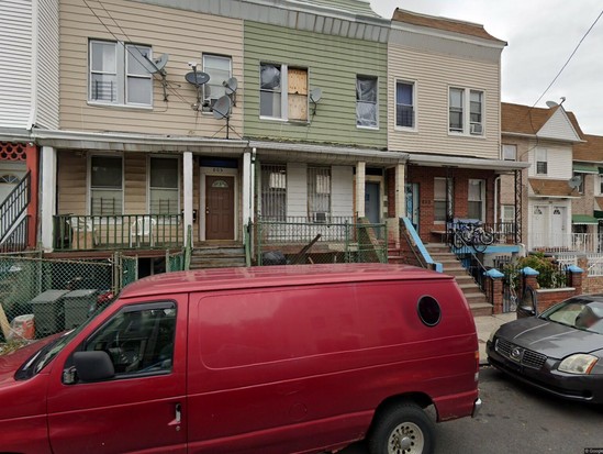 Single-family for Pre-foreclosure / auction Crotona Park East, Bronx