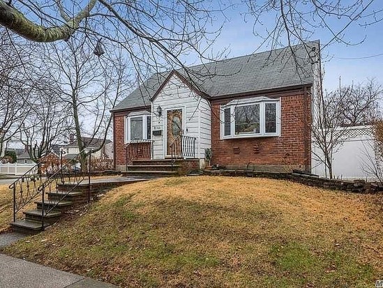 Single-family for Sale Floral Park, Queens