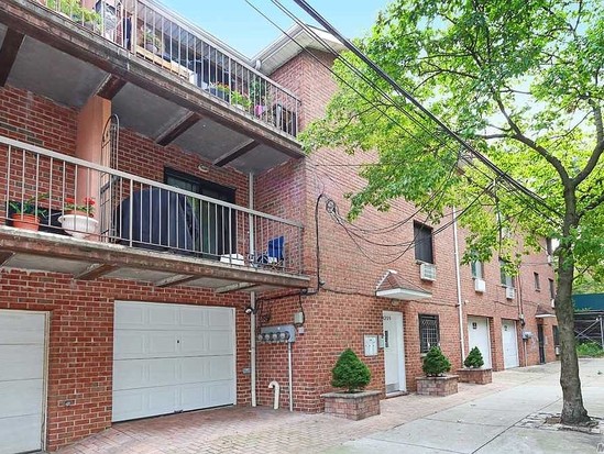 Multi-family for Sale Briarwood, Queens