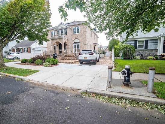 Single-family for Sale Floral Park, Queens